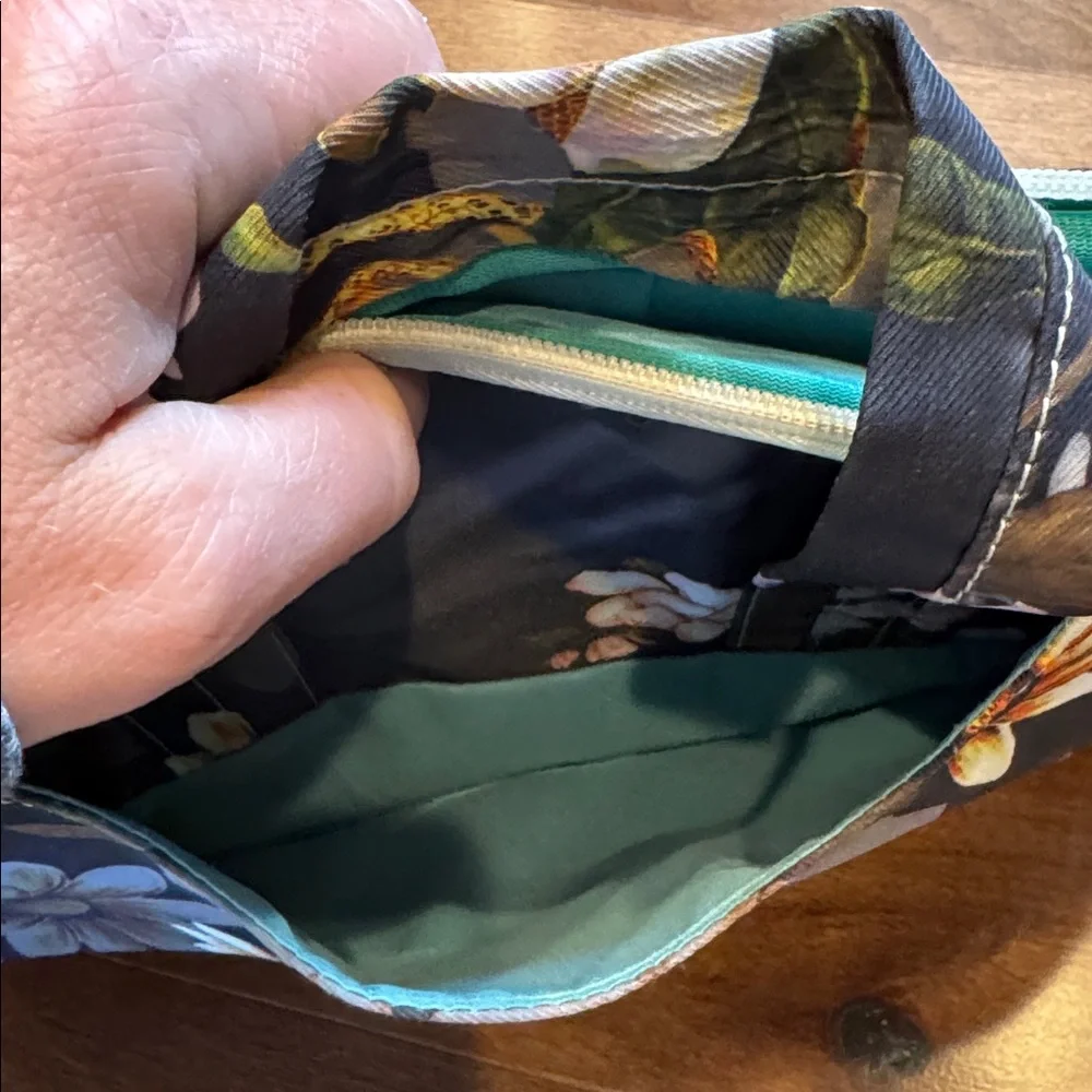 CANVASLOVE Floral Laptop Bag - Picture 6 of 11